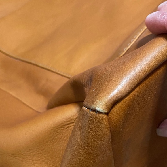 HOBO Classic Brown Large Leather Shoulder Tote. - Picture 8 of 16